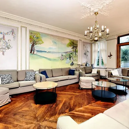 Ferienhaus Luxurious Mansion With Indoor Pool And Sauna *