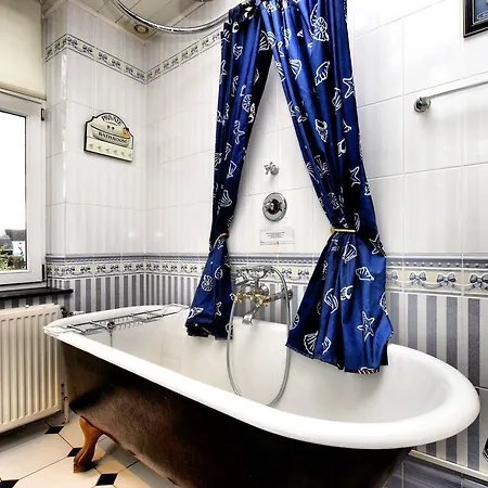 Ferienhaus Luxurious Mansion With Indoor Pool And Sauna *